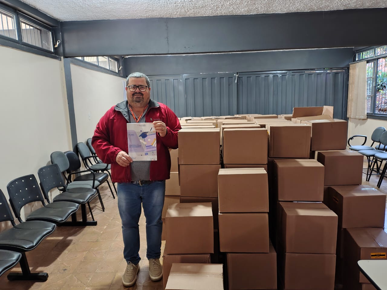 SRE Ponte Nova recebe materiais do SAEB 2025