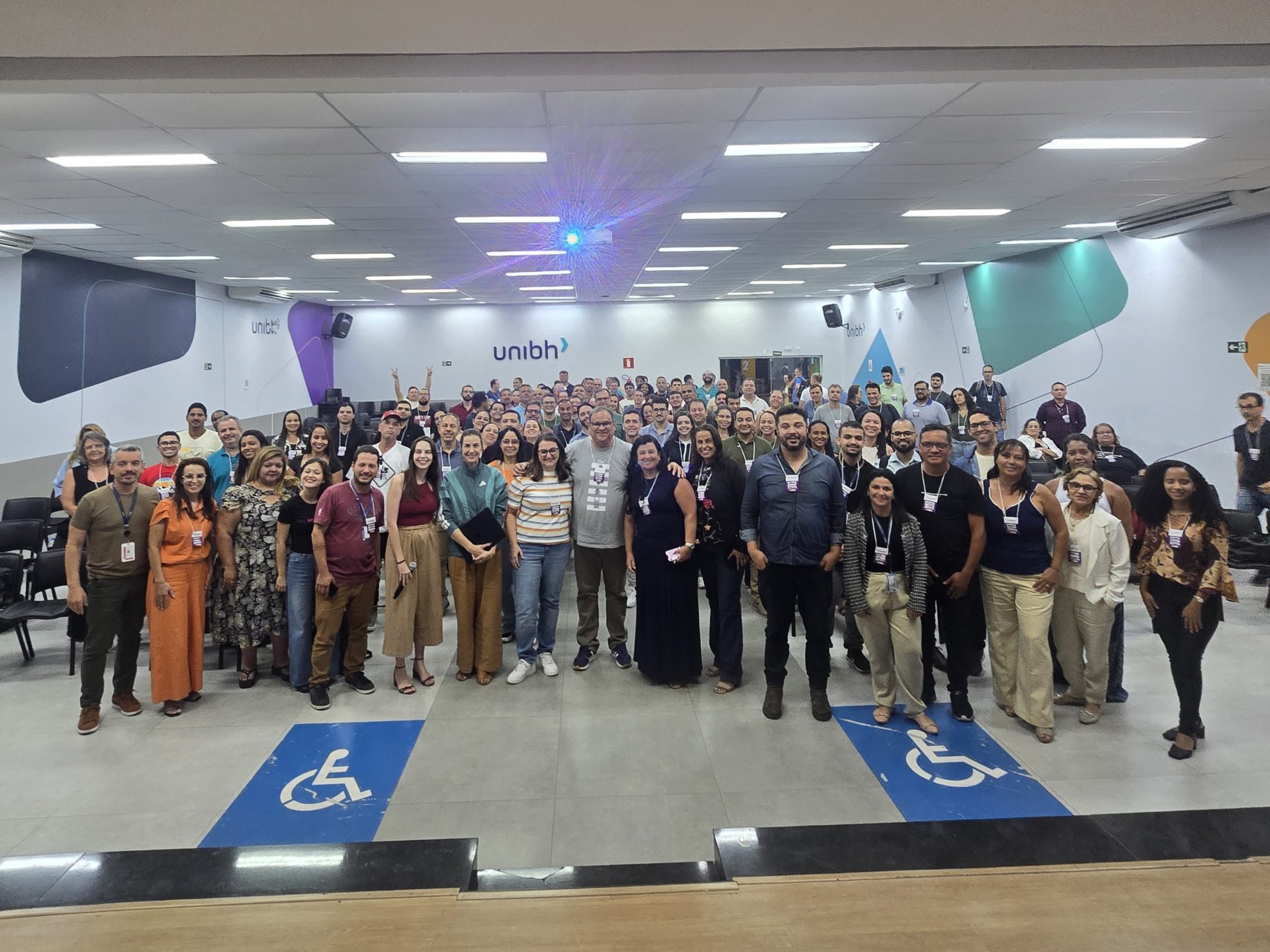 SRE Ponte Nova participa de encontro presencial sobre tecnologias pedagógicas e inteligência artificial em BH